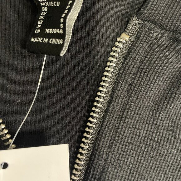 Forever 21 Black Cropped Zip-Up Hoodie Women’s Small | Full Zip Short Jacket NWT - Picture 4 of 10